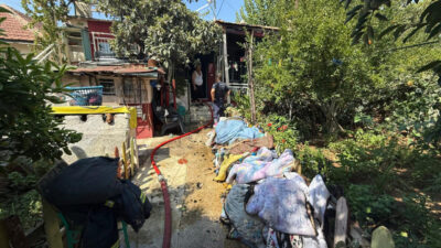 Adem AKALAN/ANTALYA, – ANTALYA’da bahçede çamaşır toplarken duman görüp çöplerin