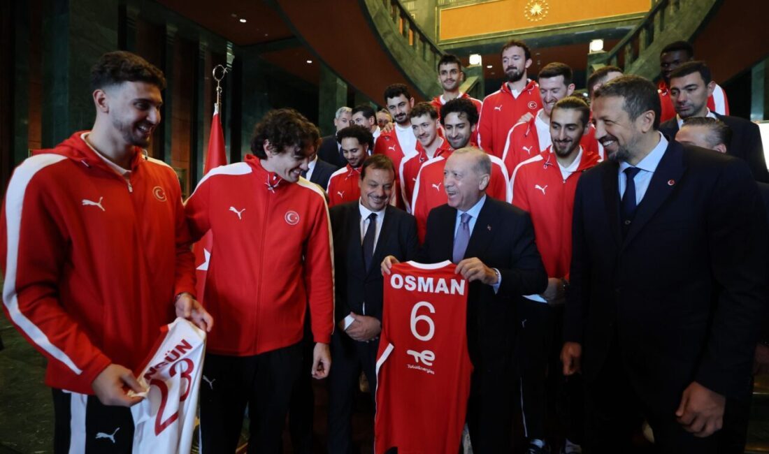 Cumhurbaşkanı Erdoğan, A Milli Basketbol Takımı’nı kabul etti ANKARA, – CUMHURBAŞKANI Recep Tayyip Erdoğan, 2025 Avrupa Basketbol Şampiyonası’nda