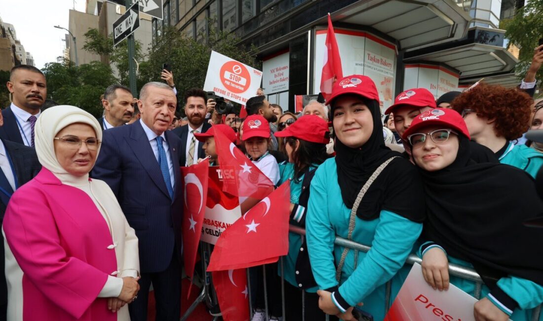 Cumhurbaşkanı Erdoğan, New York’ta (2) TÜRKEVİ’NDE SEVGİ GÖSTERİLERİYLE KARŞILANDI Cumhurbaşkanı Recep Tayyip Erdoğan ile eşi