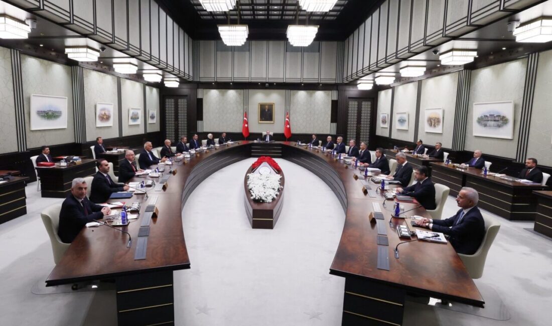 Cumhurbaşkanlığı Kabinesi toplandı ANKARA, – CUMHURBAŞKANLIĞI Kabinesi, Cumhurbaşkanı Recep Tayyip Erdoğan başkanlığında toplandı.