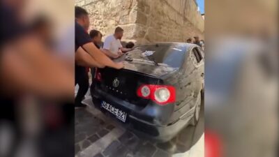 Ali LEYLAK/ŞANLIURFA, – ŞANLIURFA’da, navigasyonla yolunu bulmaya çalışan sürücünün otomobili