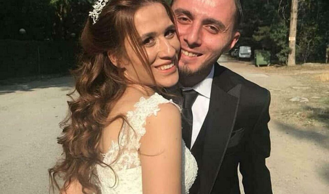 Kadir ÖZEN/İZMİR, – İZMİR’in Menemen ilçesinde düğün salonunun bahçe giriş