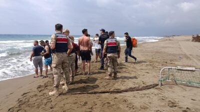 Alican GÜMÜŞ/HATAY, – HATAY’ın Samandağ ilçesinde serinlemek için girdikleri denizde