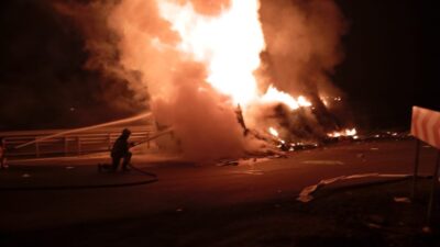 Sekvan KÜDEN/CİZRE (Şırnak), – ŞIRNAK’ın Cizre ilçesinde devrilip alev alan