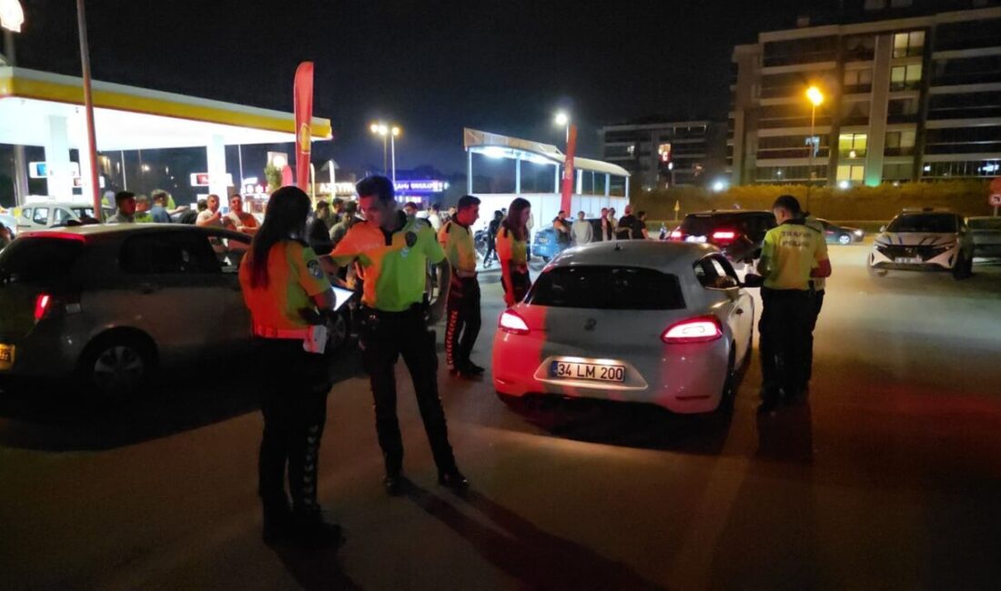 Yavuz YILMAZ/İNEGÖL (Bursa), – BURSA’nın İnegöl ilçesinde otomobiliyle drift yapıp