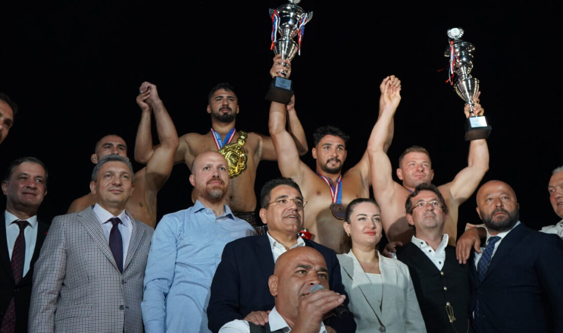 Elmalı’da başpehlivan Enes Doğan Aysu DURSUN/ANTALYA, – TARİHİ Elmalı Yağlı Güreşleri’nin 673’üncüsü’nde başpehlivan, Feyzullah