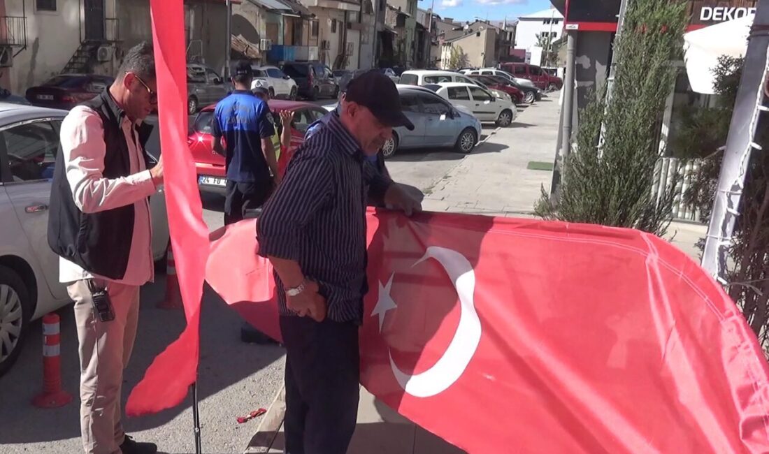 Oktay POLAT/ERZURUM, – ERZURUM’da zabıta ekipleri, kaldırım işgaline yönelik denetim