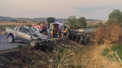 Mine AK/ YENİŞEHİR(Bursa), – BURSA’nın Yenişehir ilçesinde kamyonetle otomobilin çarpıştığı