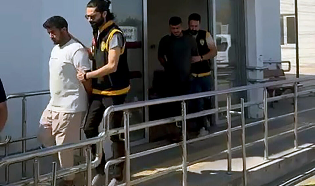 Anıl ATAR-Yaşar SERİNTÜRK/ADANA, – ADANA’da Mahmut Artış’ın (40) evine tabancayla