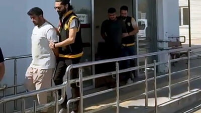 Anıl ATAR-Yaşar SERİNTÜRK/ADANA, – ADANA’da Mahmut Artış’ın (40) evine tabancayla