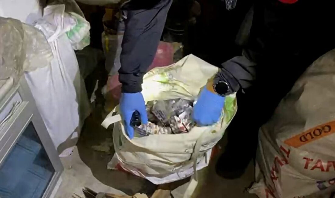 Emre ÖNCEL/SAMSUN, – SAMSUN’un İlkadım ilçesinde evinin çatısındaki çuvallarda uyuşturucu