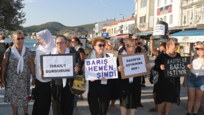 Seyfi GÜL/FOÇA (İzmir), – İZMİR’in Foça ilçesinde kadınlar, Gazze’de saldırılarını