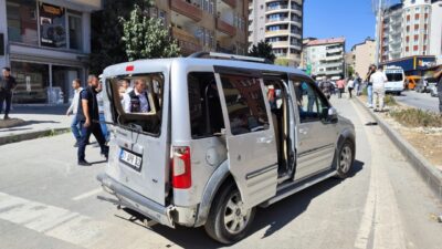 Mehmet ÖZKAN/ HAKKARİ, -HAKKARİ’de freni boşalan çekici, önündeki 5 araca