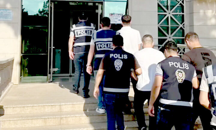Kadir ÇELİK/İSLAHİYE (Gaziantep), – GAZİANTEP’in İslahiye ilçesinde, havaya ateş açtıkları