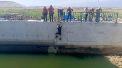 Kadir ÇELİK/İSLAHİYE (Gaziantep), – GAZİANTEP’in İslahiye ilçesinde oynarken sulama kanalına