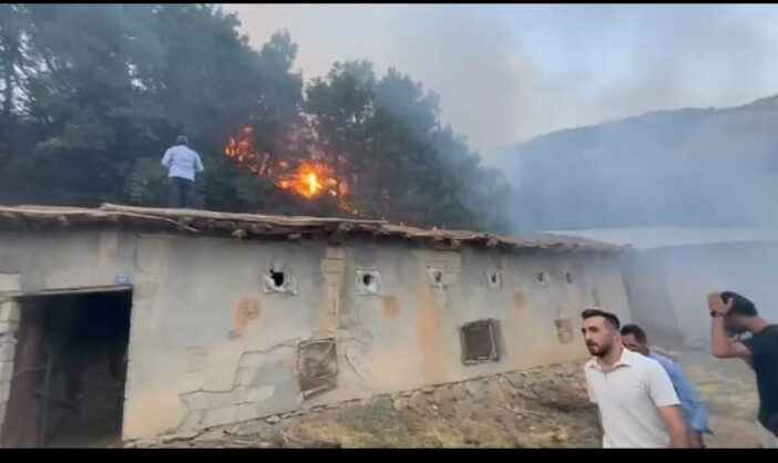 Azer DEMİR/ŞEMDİNLİ (Hakkari), – HAKKARİ’nin Şemdinli ilçesinde çıkan orman yangını,