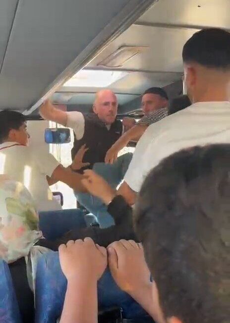 Tekin YALÇINKAYA/ELAZIĞ, – ELAZIĞ’da halk otobüsünde, şoför ile yolcu arasında