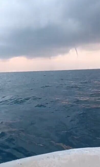 Ufuk AKTUĞ/HATAY, – HATAY’ın İskenderun ilçesinde denizde oluşan 2 hortum
