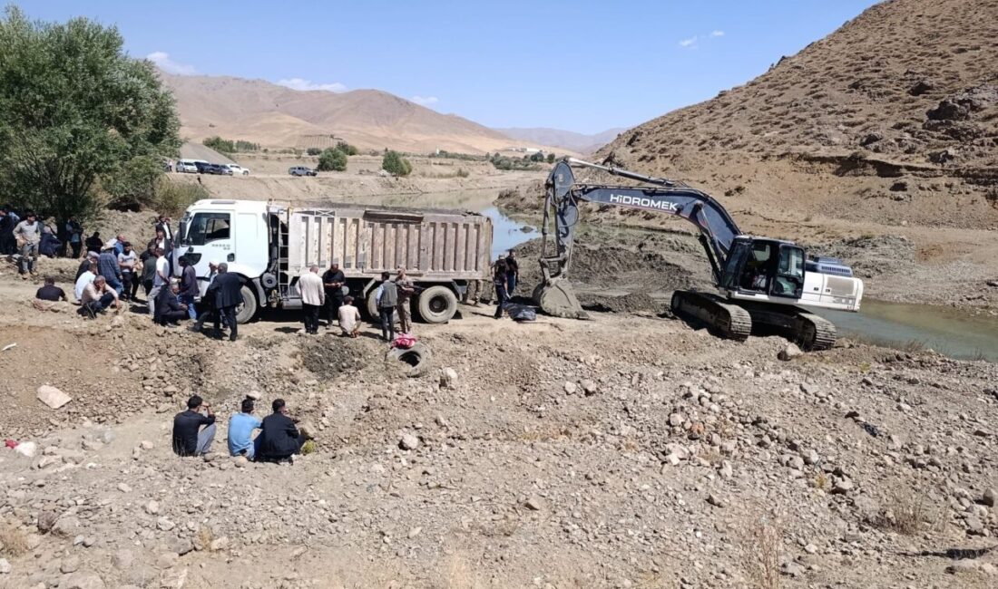 Yaşar KAPLAN/YÜKSEKOVA (Hakkari)- HAKKARİ’nin Yüksekova ilçesinde Servet Arslan (21), kullandığı
