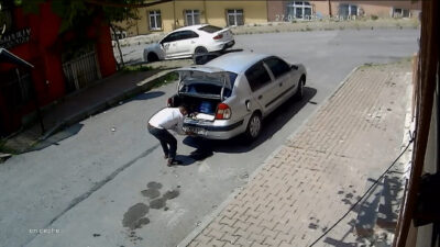 Ali AKSOYER/İSTANBUL – İSTANBUL’da park halindeki otomobilleri taklit kontak anahtarı