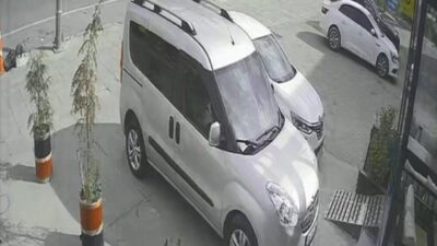 Taylan ERGÜN / İSTANBUL – ARNAVUTKÖY’de yolun karşısına geçmeye çalışan