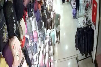 İhsan DÖRTKARDEŞ/İSTANBUL, – AVCILAR’da bir şüpheli apartmanın girişindeki diafonları saniyeler