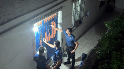 İhsan DÖRTKARDEŞ/İSTANBUL, – AVCILAR’da uyuşturucunun etkisinde olduğu öne sürülen kadın,