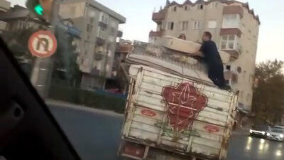 İhsan DÖRTKARDEŞ / İSTANBUL, – AVCILAR’da eşya yüklü kamyonun arkasında