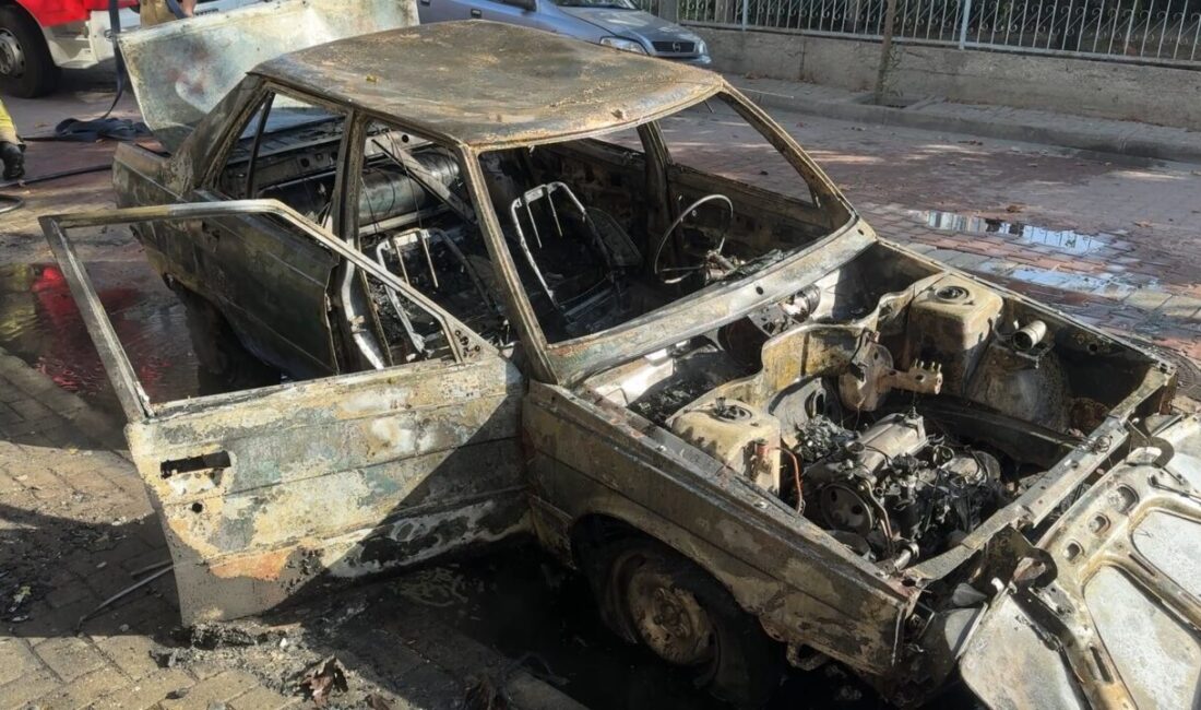 İhsan DÖRTKARDEŞ/İSTANBUL, – AVCILAR’da seyir halindeki otomobilin motor kısmında yangın