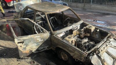 İhsan DÖRTKARDEŞ/İSTANBUL, – AVCILAR’da seyir halindeki otomobilin motor kısmında yangın