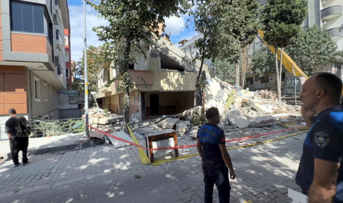 İhsan DÖRTKARDEŞ / İSTANBUL, – AVCILAR’da kentsel dönüşüm kapsamında yıkımı