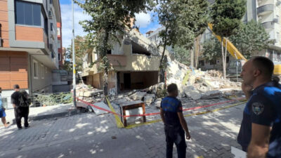 İhsan DÖRTKARDEŞ / İSTANBUL, – AVCILAR’da kentsel dönüşüm kapsamında yıkımı