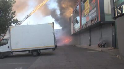 Özgür EREN-Emre KURT/İSTANBUL, – BAĞCILAR, İSTOÇ’ta iş yerinde yangın çıktı.