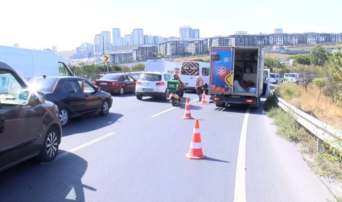 Özgür EREN / İSTANBUL, BAŞAKŞEHİR’de TIR’ın dorsesinden yola düşen mermerler