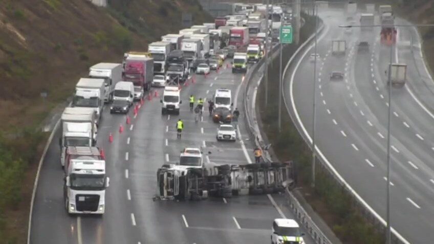 İsa ALMAÇAYIR/İSTANBUL, -BEYKOZ Kuzey Marmara Otoyolu Riva mevkiinde, yağış nedeniyle