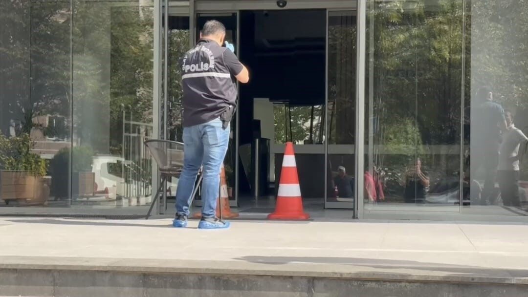 Vehbi DEMİR / İSTANBUL, – BEYLİKDÜZÜ’nde bir kişi boşanma aşamasındaki