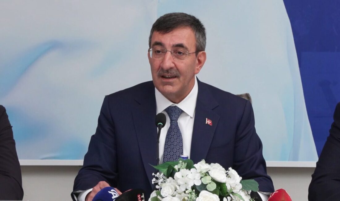 Gülseren KARAPINAR-Hadican EROL/İSTANBUL, -AK Parti Bahçelievler İlçe Başkanlığı’nda konuşan Cumhurbaşkanı