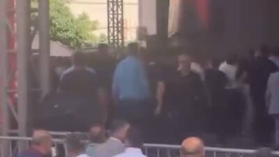 Baran AKKAYA/İSTANBUL, – CHP Esenyurt İlçe Başkanlığı kongresinde partililer arasında