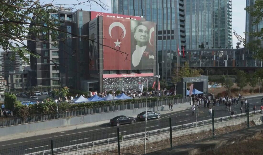 Canan İLARSLAN-Ataberk KURT/İSTANBUL, – SARIYER’deki CHP İstanbul İl Başkanlığı önünde