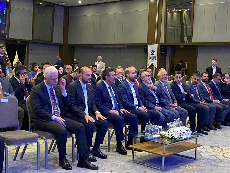 Baran AKKAYA/İSTANBUL, – BAKIRKÖY’de düzenlenen Milli İrade Buluşması programına katılan