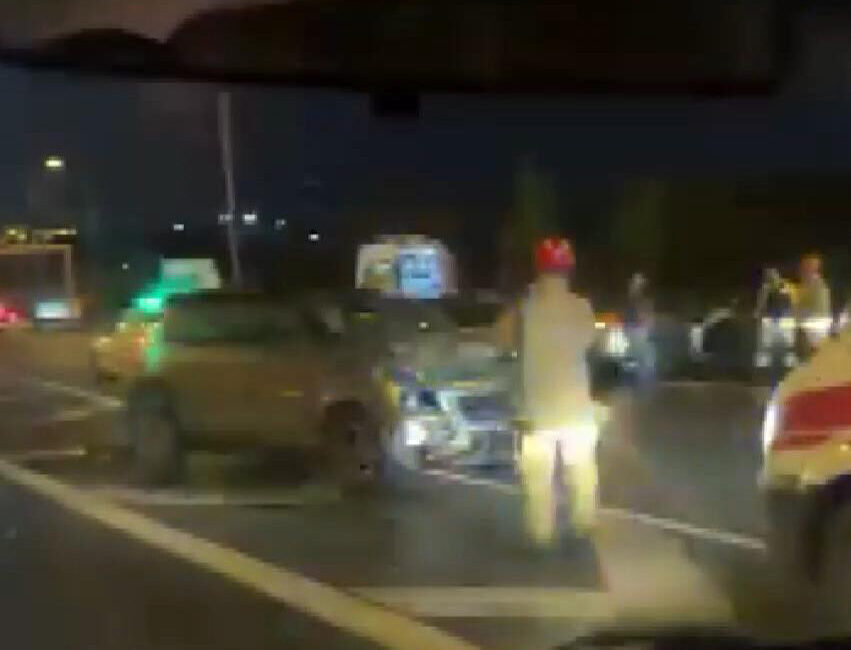 Yılmaz OKUR/İSTANBUL, – EYÜPSULTAN, TEM Otoyolu üzerinde 17 aracın karıştığı