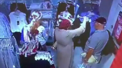 Ali AKSOYER/İSTANBUL, – FATİH’te müşteri gibi girdiği mağazada, turist olarak