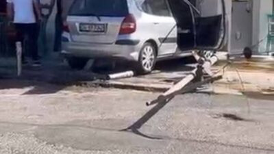 Baran AKKAYA/İSTANBUL, – GÜNGÖREN’de sürücüsünün direksiyon hakimiyetini kaybettiği bir otomobil,