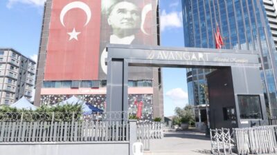 Gülseren KARAPINAR-Emir BENLİOĞLU/İSTANBUL, -GÜRSEL Tekin sabah saatlerinde CHP’nin Sarıyer’deki eski