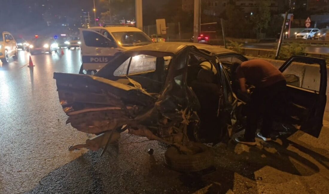 Mert ORDU/İSTANBUL, – Kadıköy’de D-100 Karayolu üzerinde 3 aracın karıştığı