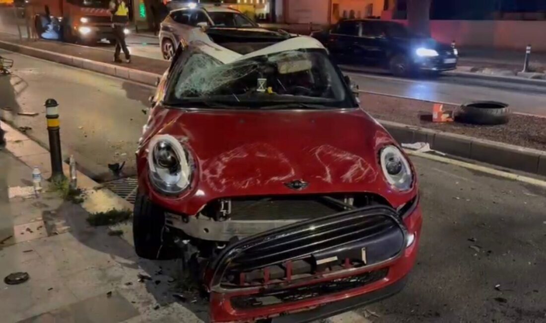 Mehmet Kaan KURT/İSTANBUL, – KADIKÖY’de sürücüsünün direksiyon hakimiyetini kaybettiği otomobil,