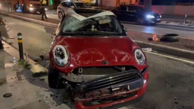 Mehmet Kaan KURT/İSTANBUL, – KADIKÖY’de sürücüsünün direksiyon hakimiyetini kaybettiği otomobil,