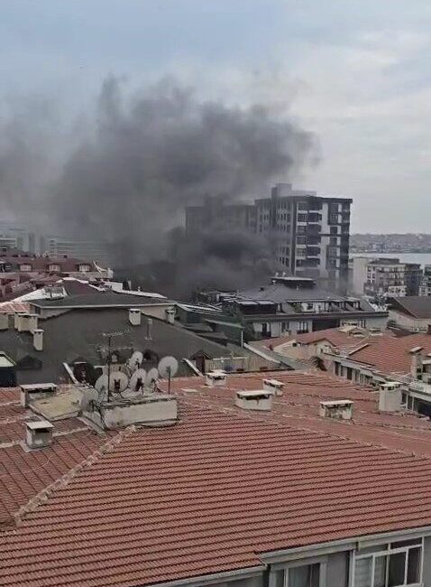 Özgür EREN / İSTANBUL, – KÜÇÜKÇEKMECE’de 5 katlı binada yangın