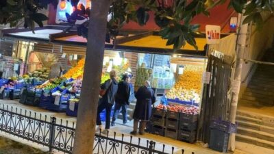 Baran AKKAYA/İSTANBUL, – KÜÇÜKÇEKMECE’deki bir markette evcil hayvanıyla alışveriş yapan