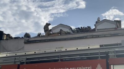 Mert ORDU/İSTANBUL, – MALTEPE’de 3 katlı binanın çatısında çıkan yangın